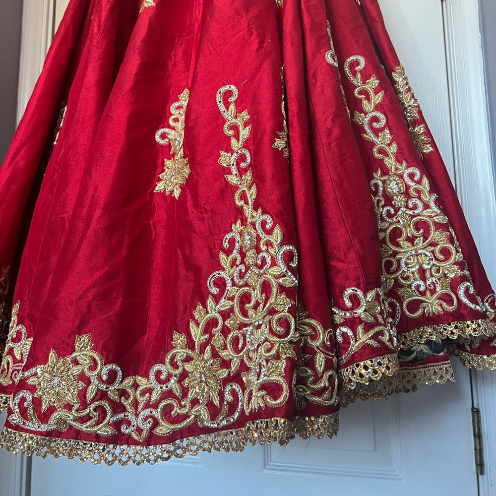 Bridal hand embroidered Lehenga set - Picture 9 of 15